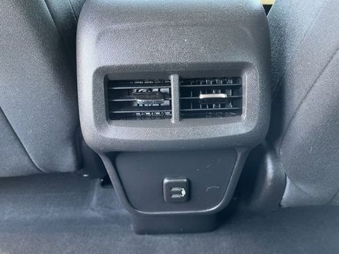 Used 2020 Chevrolet Equinox LT image 23