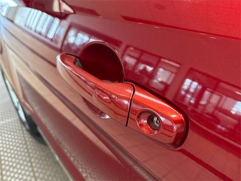 Used 2017 Ford Explorer XLT w/ Equipment Group 202A image 8