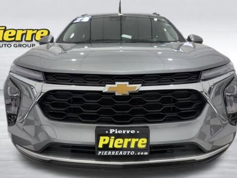 Used 2025 Chevrolet Trax LT w/ LT Convenience Package image 7