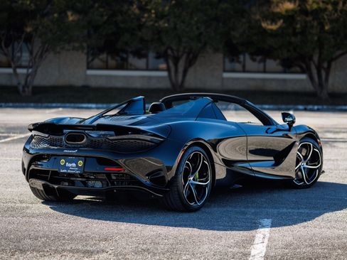 Used 2024 McLaren 750S Spider image 13