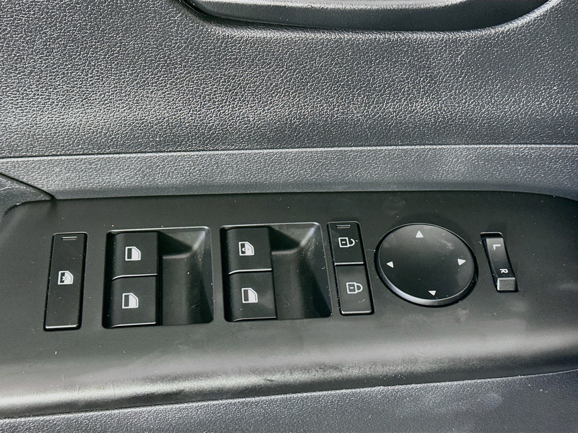 Used 2025 Hyundai Kona SEL FWD image 15