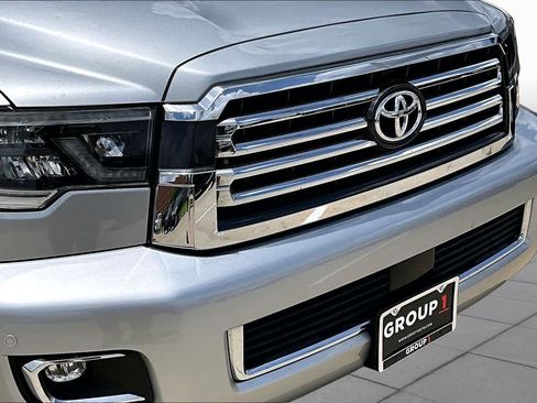 Used 2020 Toyota Sequoia Platinum RWD image 30