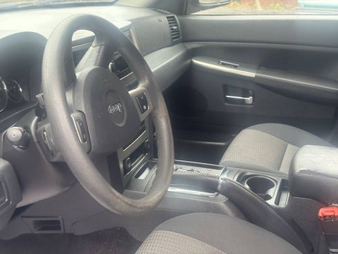 Used 2010 Jeep Grand Cherokee Laredo AWD/4WD image 15