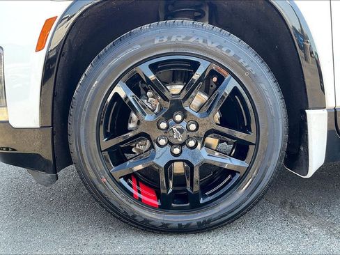 Used 2023 Chevrolet Traverse Premier w/ Redline Edition AWD/4WD image 36