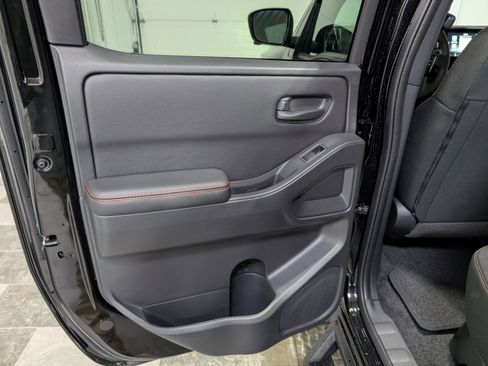 Used 2026 Nissan Frontier PRO-4X w/ Pro-4x Convenience Package image 9