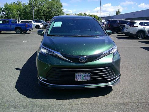 Used 2022 Toyota Sienna XLE FWD image 8
