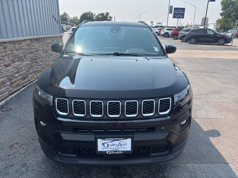 Used 2024 Jeep Compass Latitude AWD/4WD image 3