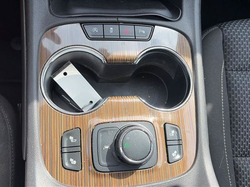 Used 2022 GMC Acadia SLE w/ Driver Convenience Package FWD image 21