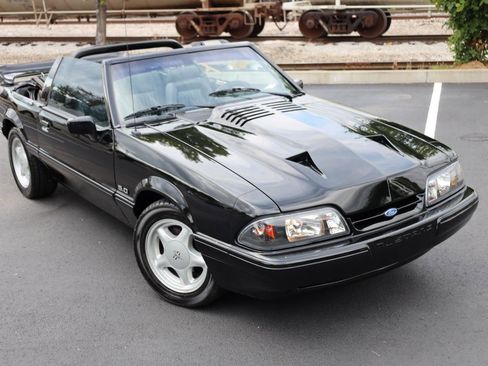 Used 1993 Ford Mustang LX RWD image 3