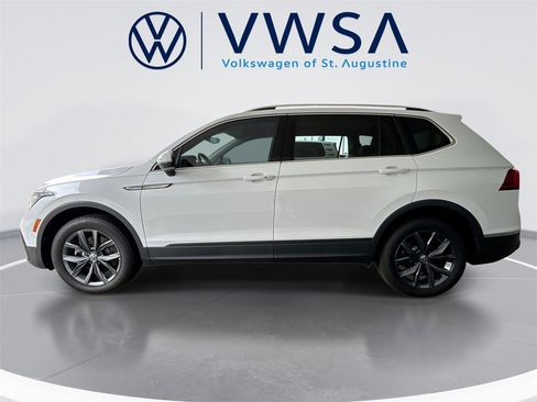 Certified 2022 Volkswagen Tiguan SE image 4