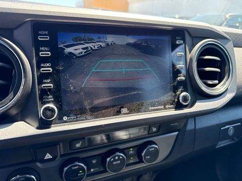 Used 2022 Toyota Tacoma TRD Off-Road w/ TRD Premium Off Road Package AWD/4WD image 26