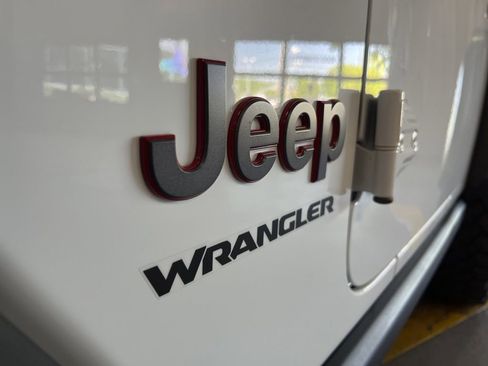 Used 2022 Jeep Wrangler Rubicon w/ Cold Weather Group AWD/4WD image 13