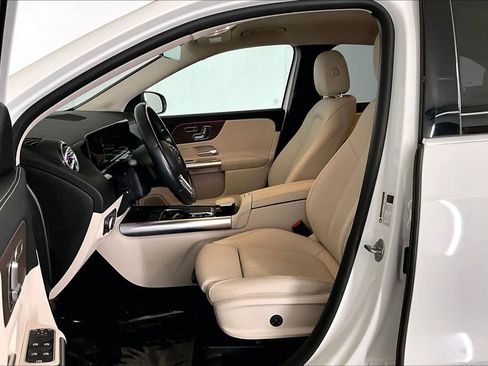 Used 2023 Mercedes-Benz GLA 250 4MATIC w/ Premium Package image 9