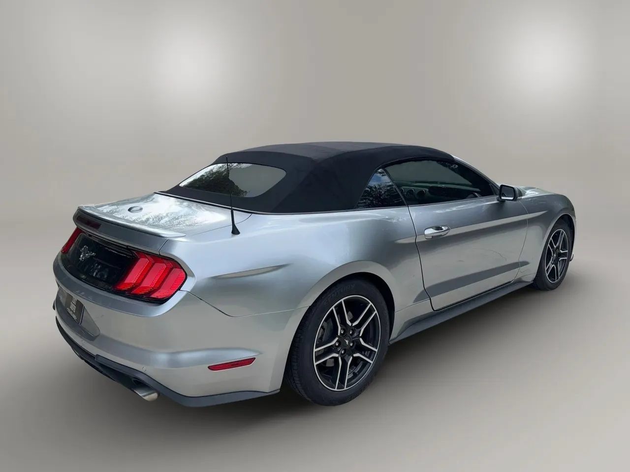 Used 2021 Ford Mustang Premium RWD image 9