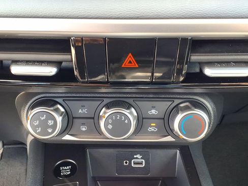 Used 2025 Nissan Kicks S AWD/4WD image 8