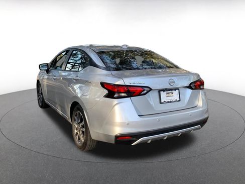 Used 2025 Nissan Versa SV image 5