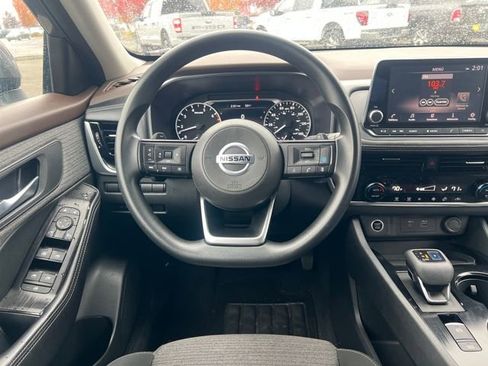 Used 2021 Nissan Rogue SV image 18