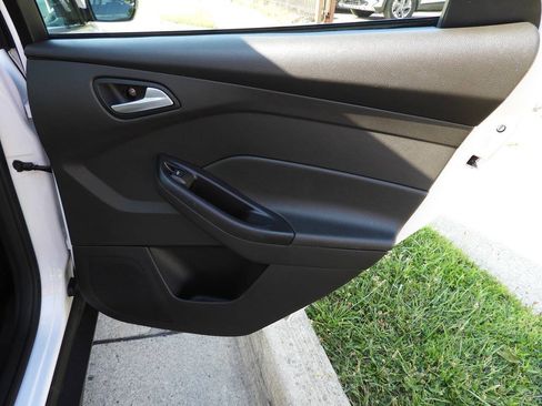 Used 2016 Ford Focus SE FWD image 27