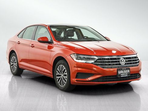 Used 2019 Volkswagen Jetta SE w/ Cold Weather Package FWD image 7