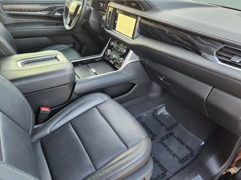 Used 2022 GMC Yukon XL Denali AWD/4WD image 7