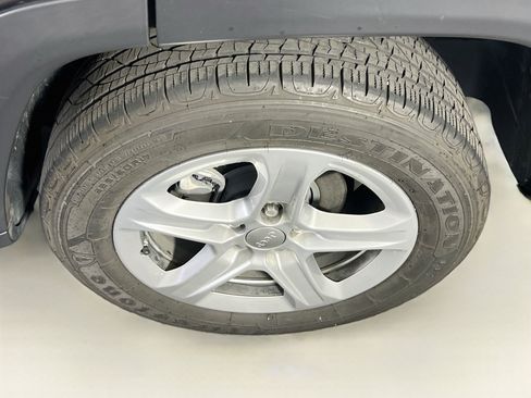 Used 2023 Jeep Compass Latitude AWD/4WD image 28