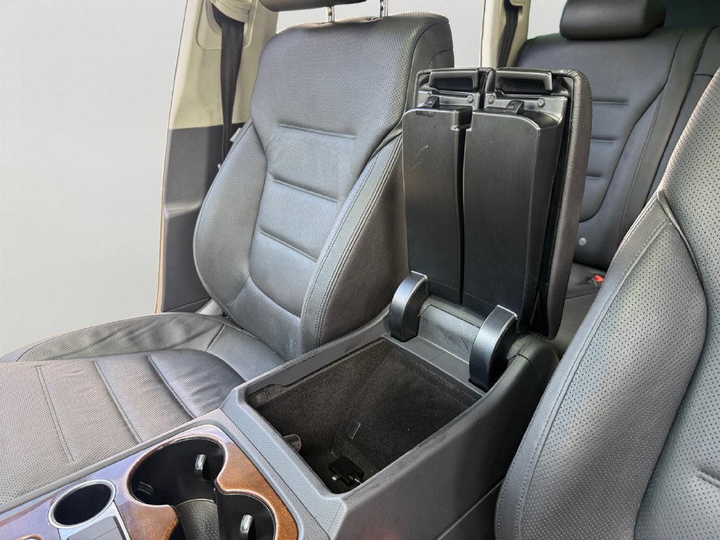 Used 2016 Volkswagen Touareg Sport AWD/4WD image 19