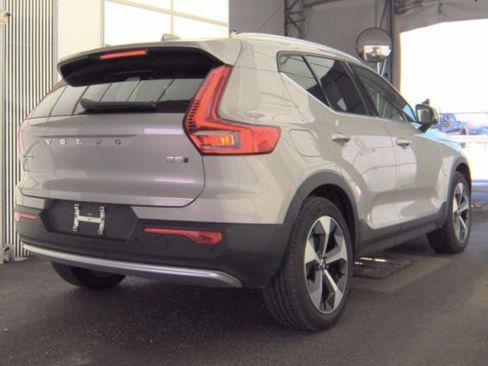Used 2025 Volvo XC40 B5 Plus AWD/4WD image 4