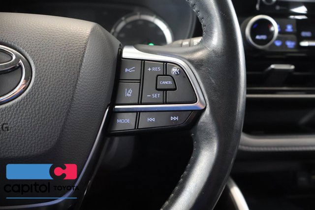 Used 2020 Toyota Highlander LE AWD/4WD image 18