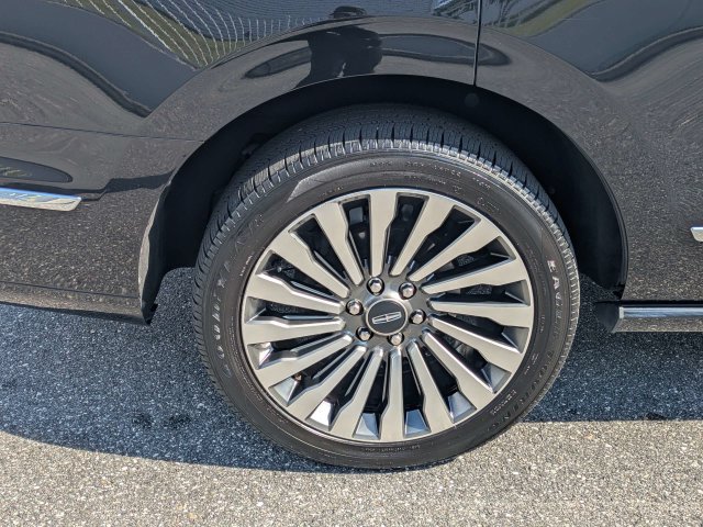 Used 2018 Lincoln Navigator Reserve w/ Technology Package AWD/4WD image 11