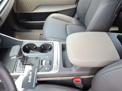 New 2026 Kia Carnival FWD image 15
