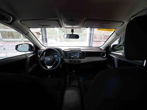 Used 2016 Toyota RAV4 LE image 19