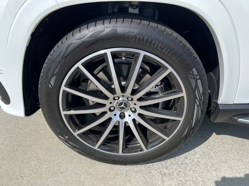 New 2026 Mercedes-Benz GLS 580 4MATIC image 12
