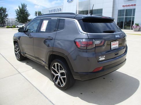 Used 2024 Jeep Compass Limited w/ Elite Group AWD/4WD image 4