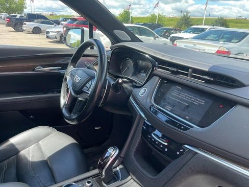 Used 2022 Cadillac XT5 Sportv w/ LPO, ONYX Package AWD/4WD image 3