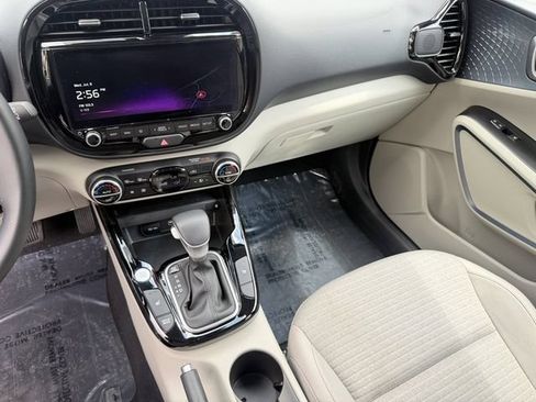 Certified 2025 Kia Soul EX FWD image 17
