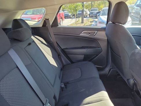 Used 2024 Kia Sportage LX image 31
