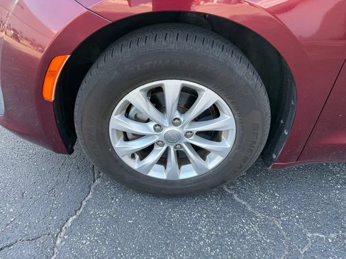 Used 2018 Chrysler Pacifica Touring Plus FWD image 5