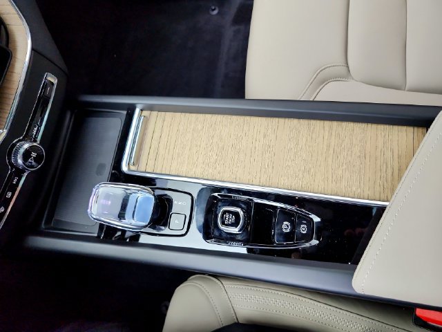 New 2026 Volvo XC60 B5 Plus w/ Climate Package AWD/4WD image 26
