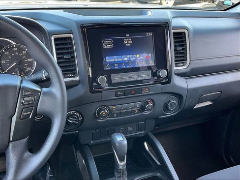 Used 2024 Nissan Frontier SV image 17