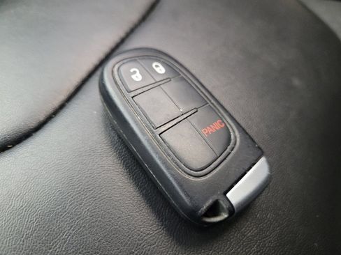 Used 2019 Jeep Cherokee Latitude Plus FWD image 32