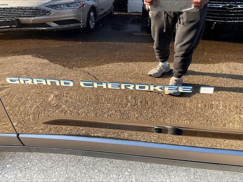 Used 2022 Jeep Grand Cherokee Limited 4xe w/ Luxury Tech Group II image 32