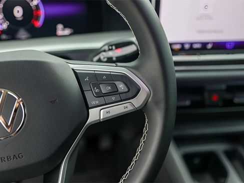 Used 2025 Volkswagen Tiguan SE image 15