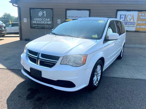 Used 2014 Dodge Grand Caravan SXT image 1