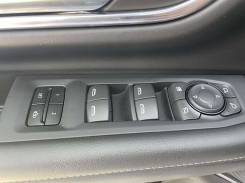 Used 2023 Chevrolet Tahoe Z71 w/ Luxury Package AWD/4WD image 19