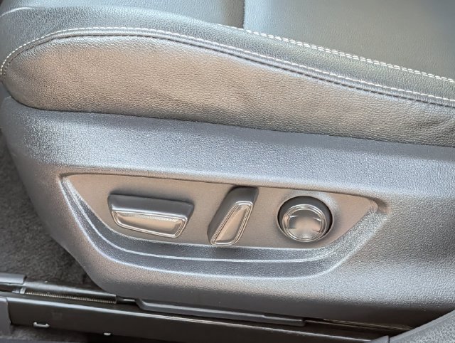 Used 2025 Toyota Camry SE FWD image 25