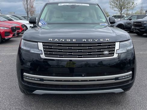 Used 2024 Land Rover Range Rover Long Wheelbase SE AWD/4WD image 2