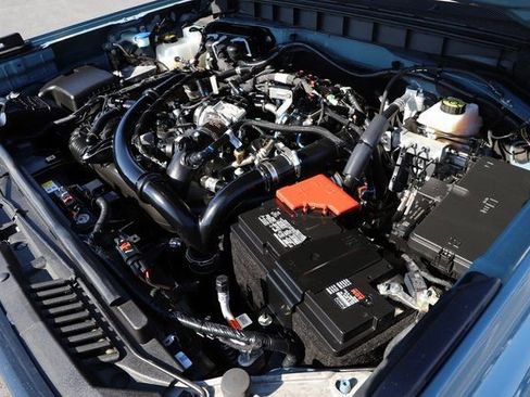 Used 2023 Ford Bronco Wildtrak image 4