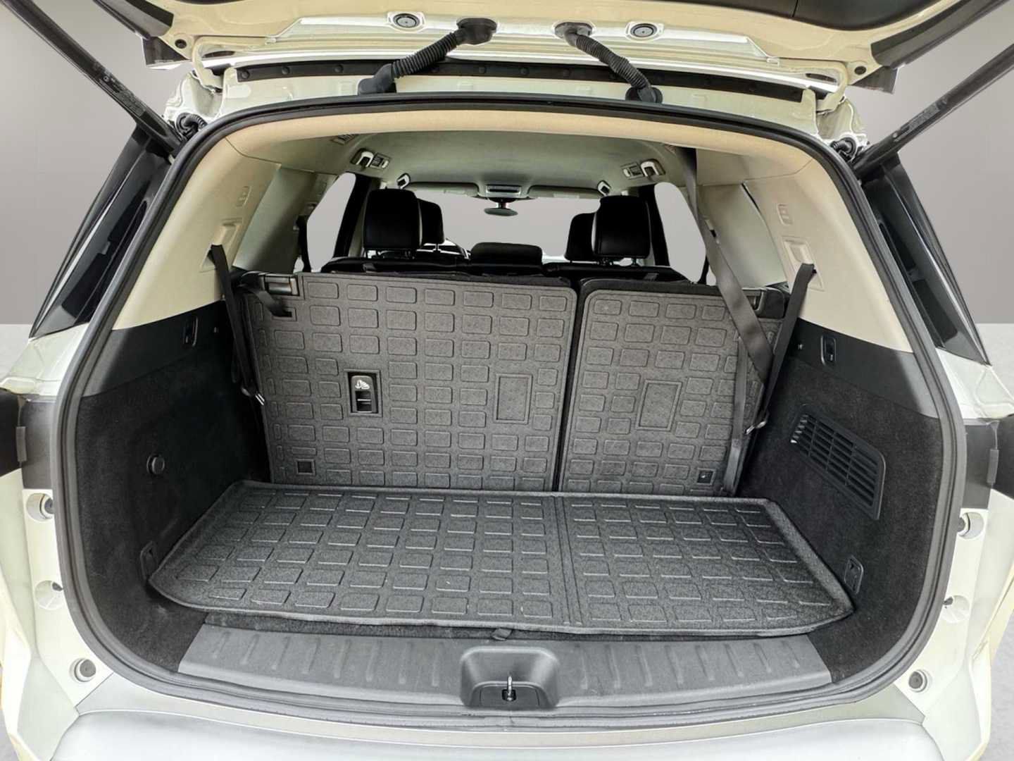 Used 2023 Nissan Pathfinder SL AWD/4WD image 24