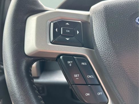 Used 2022 Ford F250 Lariat w/ Black Appearance Package image 16