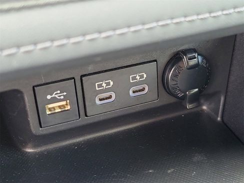 Used 2023 Toyota Highlander LE image 29